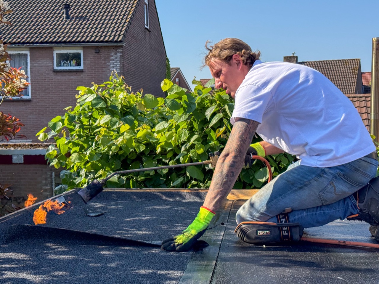 Bitumen dakbedekking aanbrengen op een plat dak